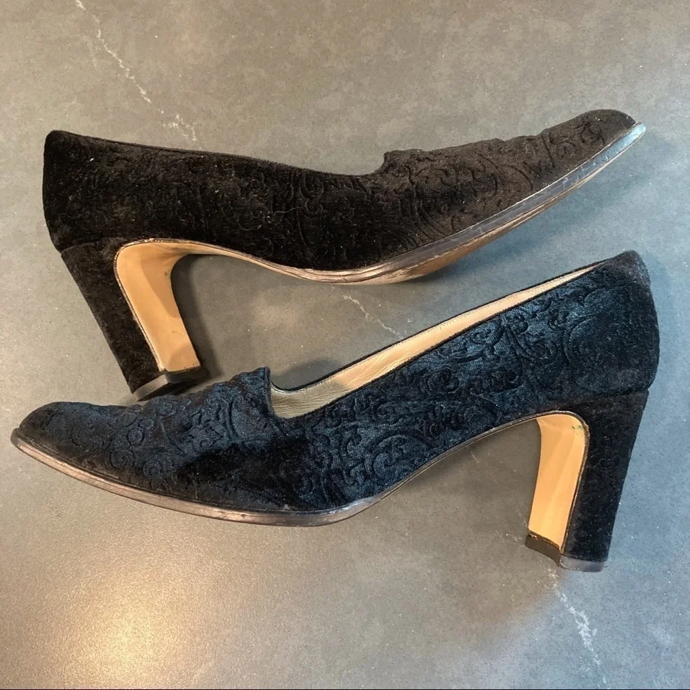 Vintage Phyllis Poland sz 8.5 black velvet pointy toe pumps